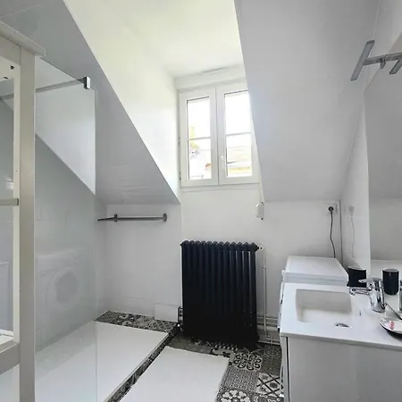 Le B & W - Parking - Terrasse - Wifi - Spacieux Penzion