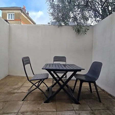 Le B & W - Parking - Terrasse - Wifi - Spacieux Penzion